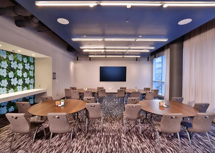 Aloft By Marriott Chicago Mag Mile